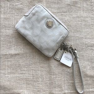NWT Coach Signature Silver/Silver Canvas Wristlet